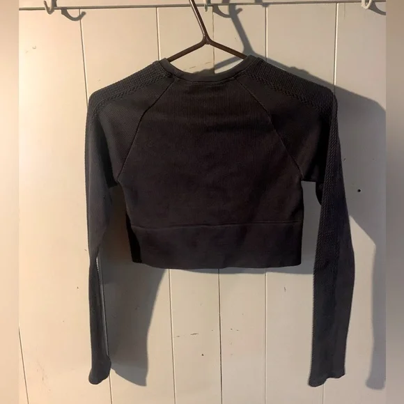 Workout Crop - Picture 2 of 4